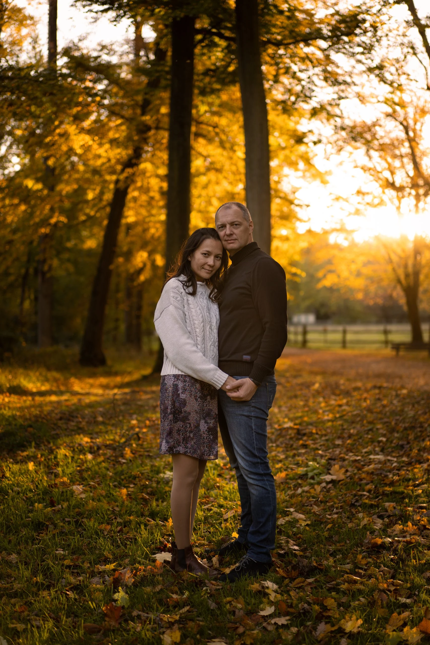 Paar beim Paarshooting in der Natur – Mosipictures