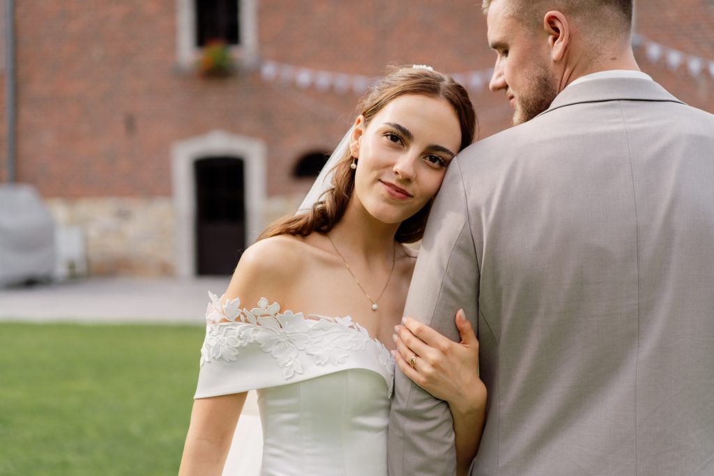 Brautpaar im Schlossgarten – Hochzeitsfotografie Mosipictures