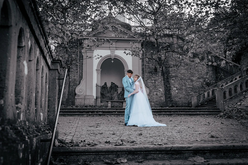 Hochzeit über den Dächern: Brautpaar Damaris und Jonatan – Hochzeitsfotografie von Mosipictures
