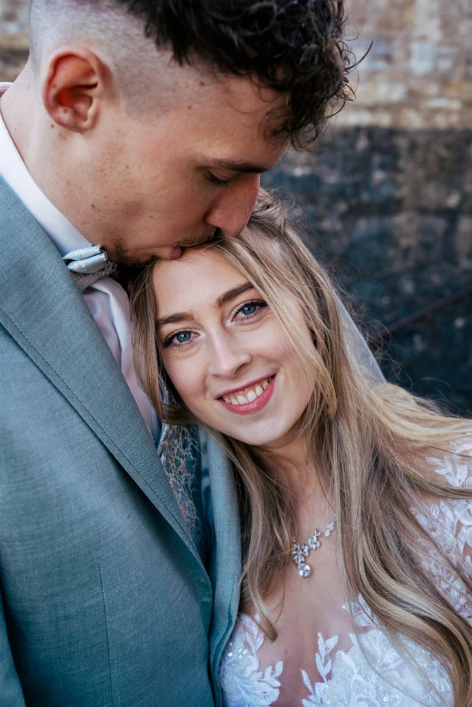 Hochzeit über den Dächern: Brautpaar Damaris und Jonatan – Hochzeitsfotografie von Mosipictures