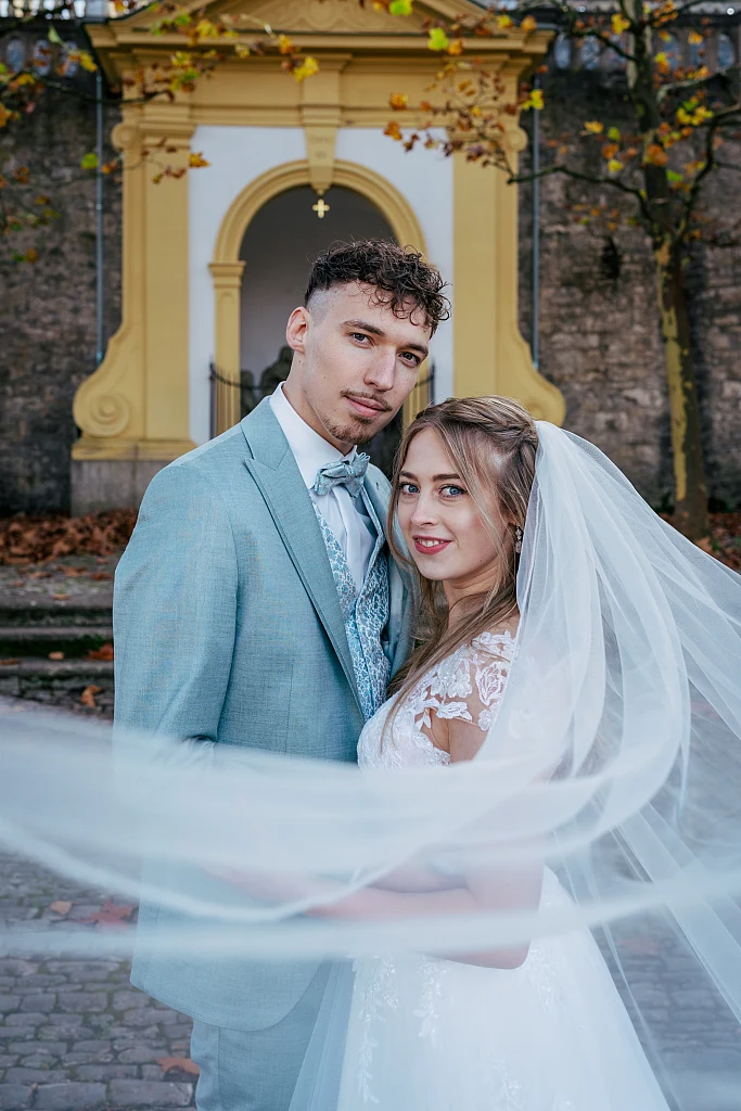 Hochzeit über den Dächern: Brautpaar Damaris und Jonatan – Hochzeitsfotografie von Mosipictures